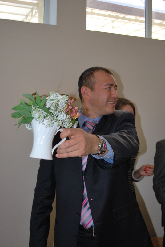 Babur shows off the Kiva-inspired ikebana