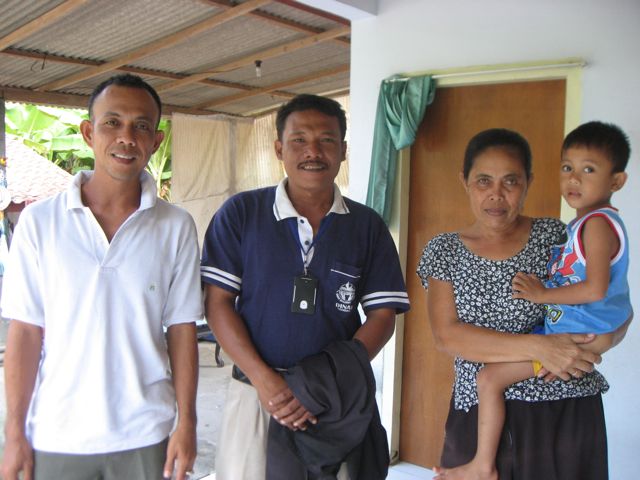 Pak Agus, Pak Herman, Pak Agus' mother and young son